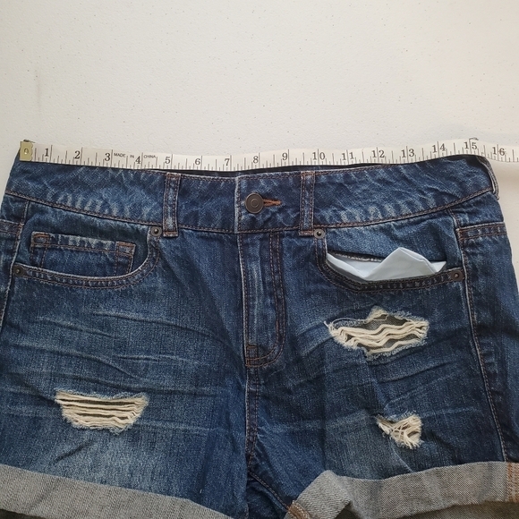 Forever 21 Denim Cuffed Shorts‎ 28 Distressed 100% cotton Midrise - Picture 4 of 7